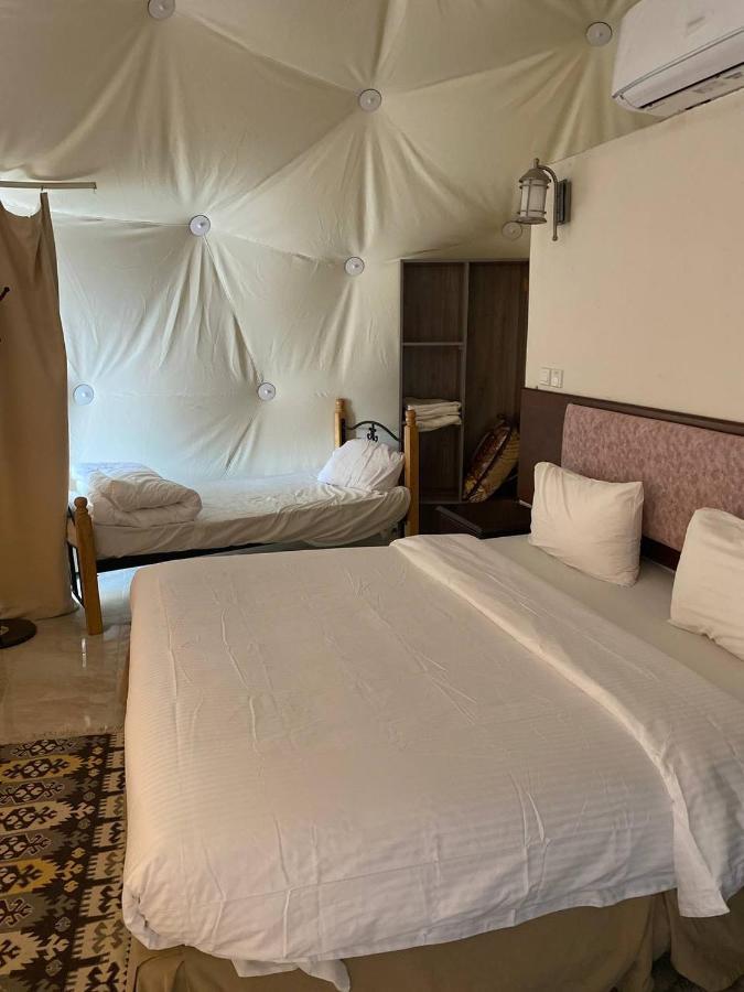 Готель Omar Ali Luxury Camp Ваді-Рам Екстер'єр фото
